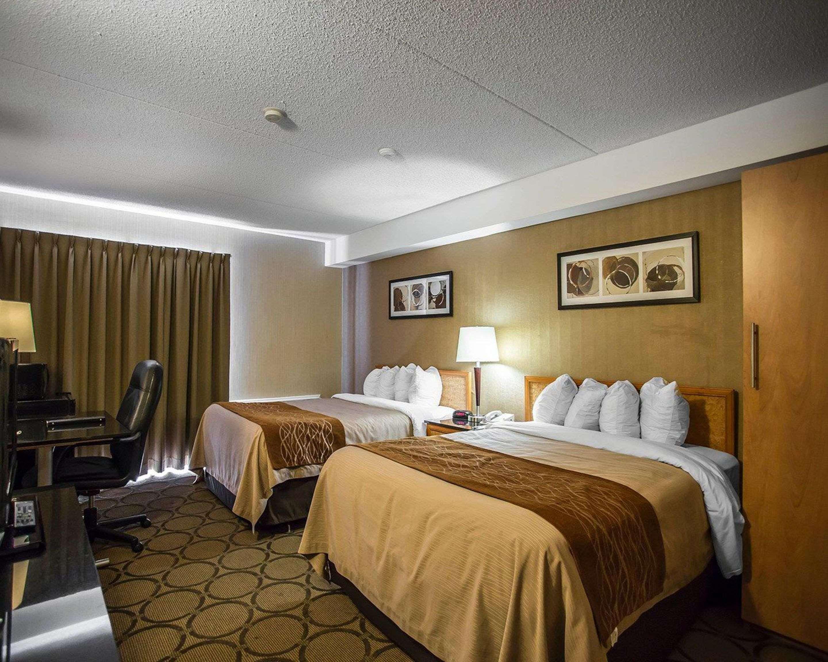Comfort Inn West Ottawa Exterior photo